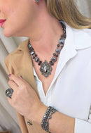 Colar Giovana grafite com pedras hematite e pingente moda festa