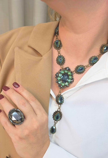 Maxi Colar Meridiana: Boho Luxo com Pedras Verdes e Hematites no Ouro Velho | Peça Exclusiva