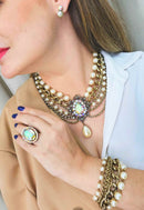 Maxi colar Emporium de pérolas com pingente boreal e correntes ouro velho