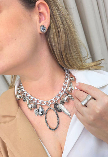 Maxi Colar Solange: Moderno com Pingentes de Bolas e Strass Hematite no Prata | Tendência da Estação