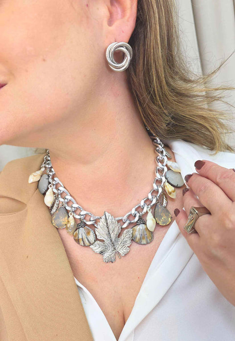 Maxi Colar Moema: Tropical com Conchas, Folhas e Pedras no Prata | Detalhe que Encanta