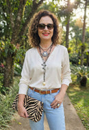 Maxi Colar Alexandrina: Statement com Elos Grafite e Pérolas com Crucifixo no Grafite | Acessório de Luxo