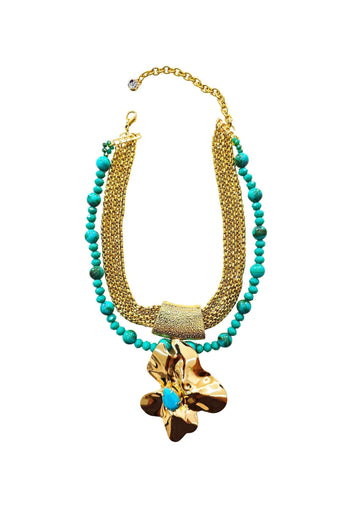 Colar Hortênsia com pedras azul turquesa pingente de flor e venezianas douradas