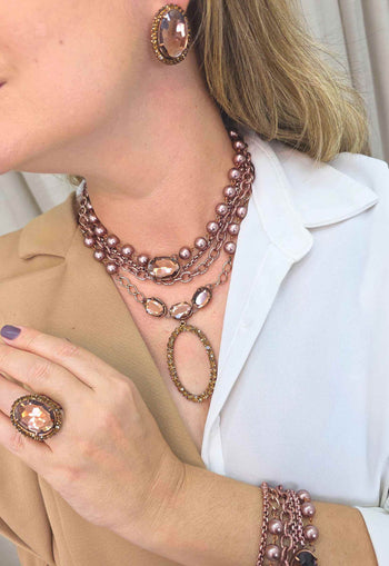 Maxi Colar Zuleide: Clássico de Pérolas e Strass no Cobre Velho | Peça Exclusiva