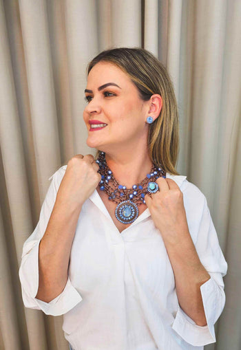 Colar Momentos jeans com pedras e pingente azuis