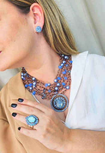 Colar Momentos jeans com pedras e pingente azuis