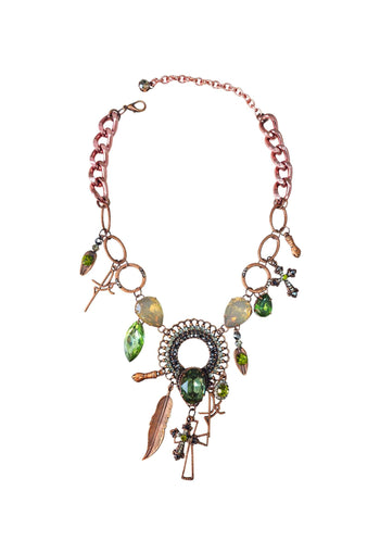 Colar Gonzalez com mix de pingentes e pedras verde banhado no vintage