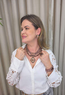 Maxi Colar Dakota com mix de venezianas perolas marrons e pingente vintage