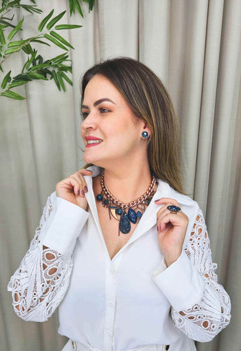 Maxi colar Liberdade com mix de pingentes, gota de pedras azuis banhado no vintage