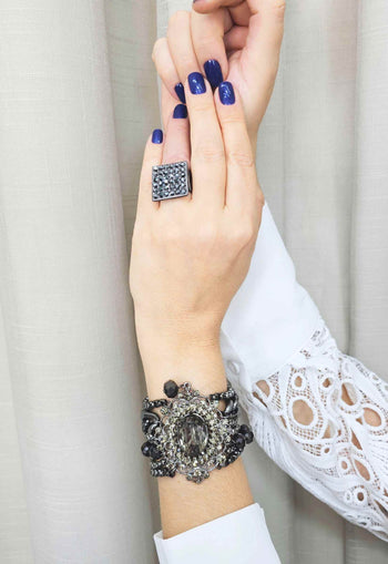 Pulseira Telma com pingente e pedras hematite e black diamond banhado no grafite