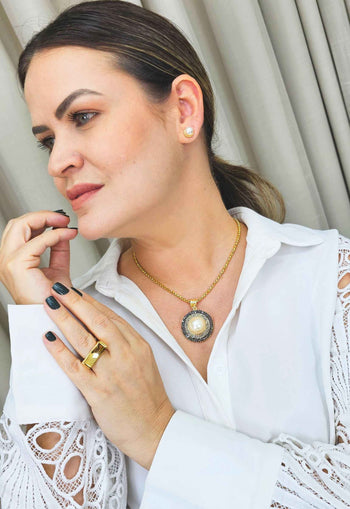 Colar Sucesso gold com perolas e strass black diamond e hematite