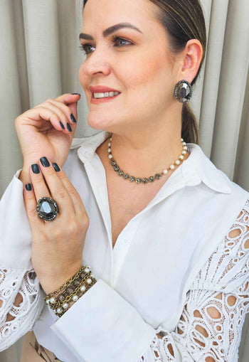 Colar Sucesso ouro velho com perolas e pedras black diamond