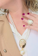 Colar de pérolas Marieta com pingente dourado e perola grande