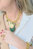 Colar Tropical Chic com pingente de peixes, conchas e estrela do mar e resina turquesa