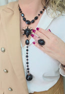 Colar Merida vintage com pedras e bolas pretas