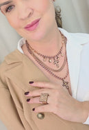 Colar Angélica: Mix de Colares Vintage Religioso com Cruz e Pedras Pêssego | By Sahara Acessórios