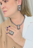 Colar Débora: Moderno com Retângulo de Hematite e Cristal e Venezianas Grafite e Prata | Seleção Especial da Dai