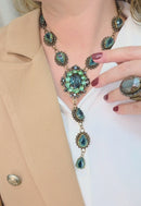 Maxi Colar Meridiana: Boho Luxo com Pedras Verdes e Hematites no Ouro Velho | Peça Exclusiva