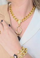 Colar Késia: Moderno com Pingente Orgânico e Bola Preta no Dourado | Destaque no seu Look