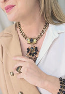 Colar Cândida ouro velho com pingente de pedras pretas e vital marrom