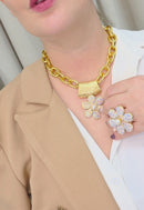 Colar Samara Gold: Romântico com Flor Furta Cor e Elos Dourados | Look Inesquecível