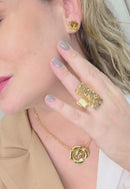 Colar Sempre Viva Classic Gold de flor com strass smoked e boreal no banho dourado