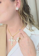 Colar Prece de crucifixo com strass cristal e pérolas no banho dourado