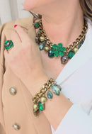 Maxi Colar Jadeíta: Floral com Pedras Verdes no Ouro Velho | Acessório de Luxo