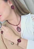 Colar Devoção vermelho com pingente de Nossa Senhora Aparecida banhado no vintage