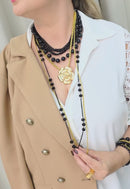 Maxi Colar Magnífica: Moderno com Flor Dourada e Mix de Correntes no Preto e Dourado| Acessório de Luxo