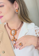 Colar Fascinação: com Pingente Redondo, Crucifixo e Pedras Laranja no Vintage | Peça Exclusiva