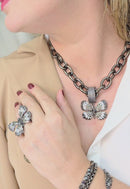 Colar de borboleta Indira glam com pedras hematite cristal e black diamond banhado no onix