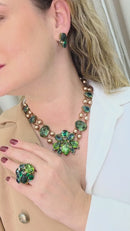 Colar Maria Filó chique de pedras verde e perolas vintage banhado no ouro velho