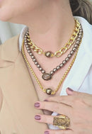 Colar Doha gold com bolas marrons e correntes douradas