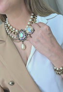 Maxi colar Emporium de pérolas com pingente boreal e correntes ouro velho