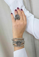 Pulseira Ingrid: Bolinhas de Prata com Elos e Pedras Cinzas no Prata | Casual Chic para o Dia