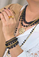 Pulseira Magnífica com Bolas Pretas e Correntes Preto e Dourado - Peça Exclusiva