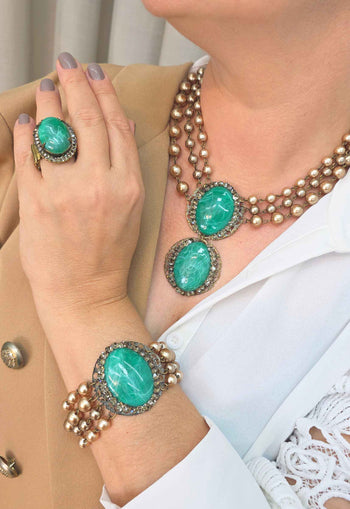 Pulseira Beatriz Pérolas Nude com Pedras Verde Água Ouro Velho | Sahara Acessórios