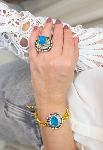 Pulseira Noélia com pingente de pedras azuis e venezianas douradas