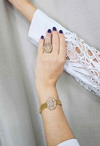 Pulseira Roseli com pingente oval light peach e veneziana dourada