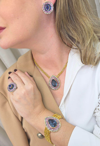 Pulseira Charline com pingente de gota de pedras ametista, azul e black diamond banhado no dourado