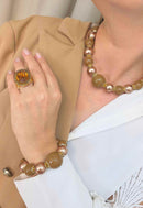 Pulseira Duna: Moderna de Bolas Marrom Ferrugem e Detalhes no Dourado | Estilo Atemporal