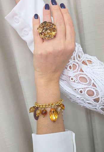 Pulseira Cardoso de elos dourados com bolas e pingentes de resina marrom