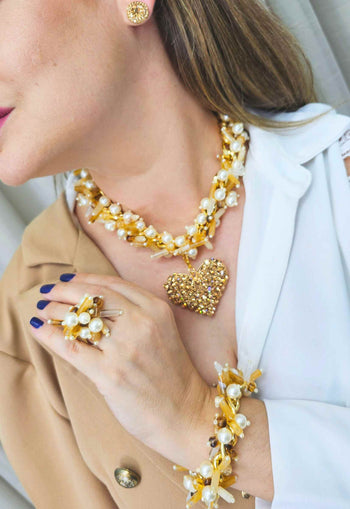 Pulseira Olinda com perolas, miçangas e corrente dourada