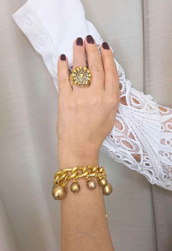 Pulseira Nilcéia: Clássica de Pérolas e Correntes no Dourado | Estilo Atemporal