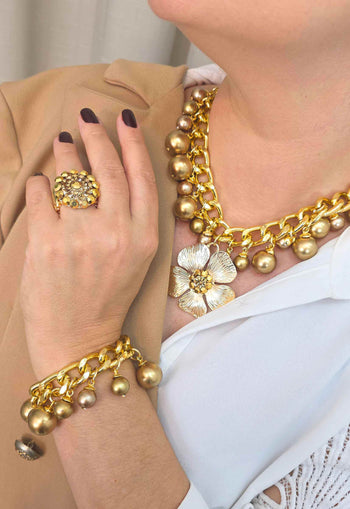 Pulseira Nilcéia: Clássica de Pérolas e Correntes no Dourado | Estilo Atemporal