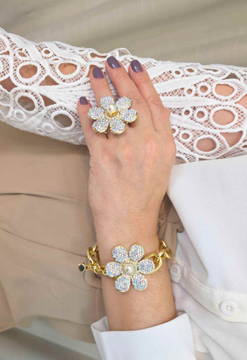 Pulseira Samara com pingente de flor boreal e elos dourados