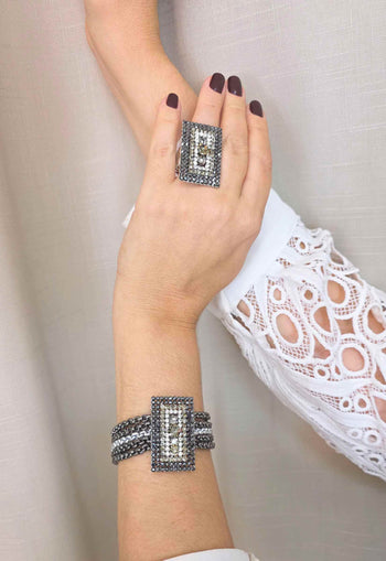 Pulseira Débora: Com Retângulo de Hematite, Cristal e Venezianas no Grafite e Prata | Seleção Especial da Dai