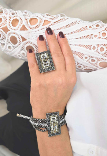 Pulseira Débora: Com Retângulo de Hematite, Cristal e Venezianas no Grafite e Prata | Seleção Especial da Dai