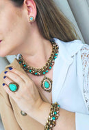 Pulseira Arminda luxo com perolas e cristais cobreados e verde banhado no ouro velho